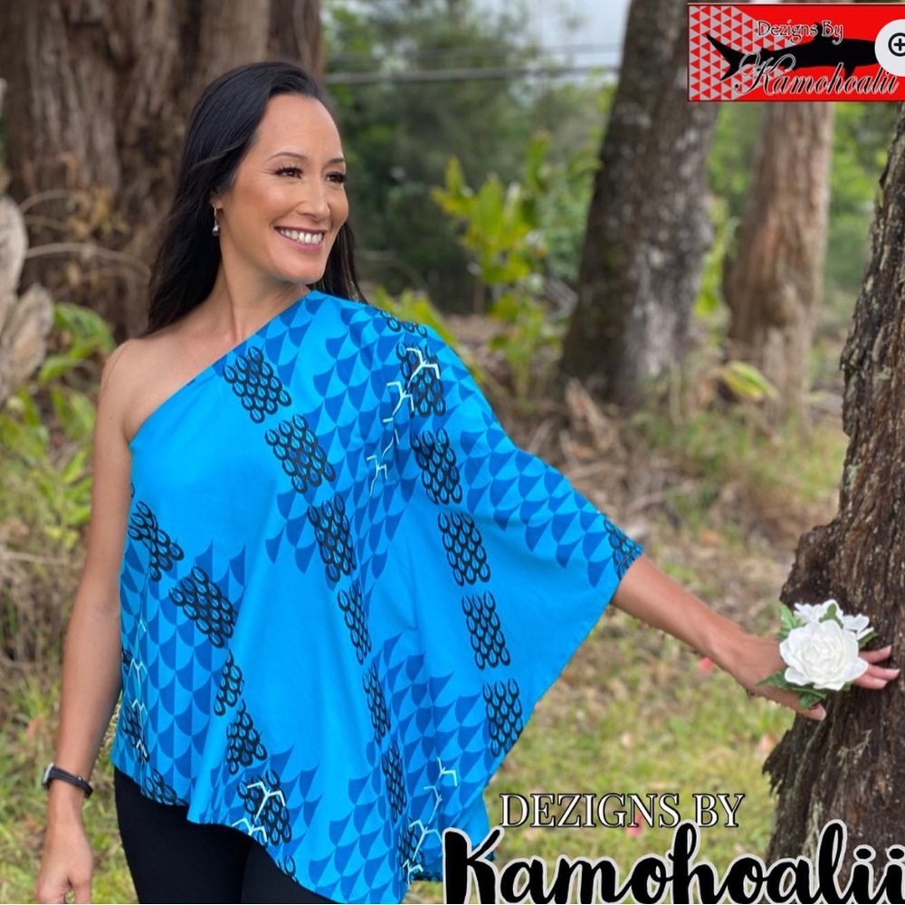 Dezigns by Kamohoalii top size M